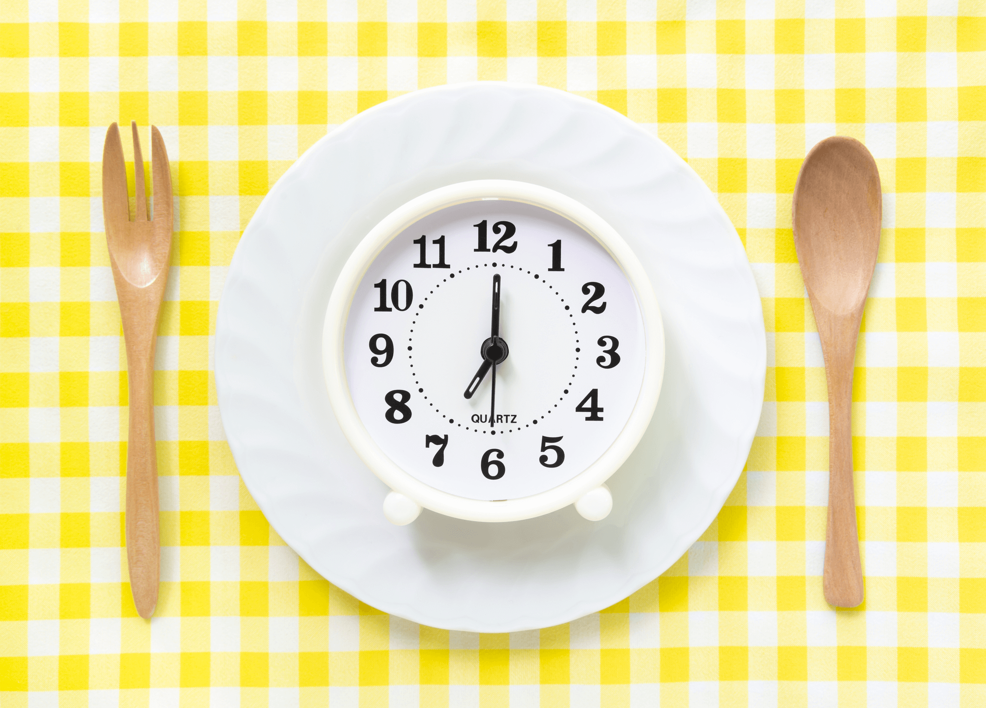 「食べる時間」を見直す。時計と食事のイメージ写真