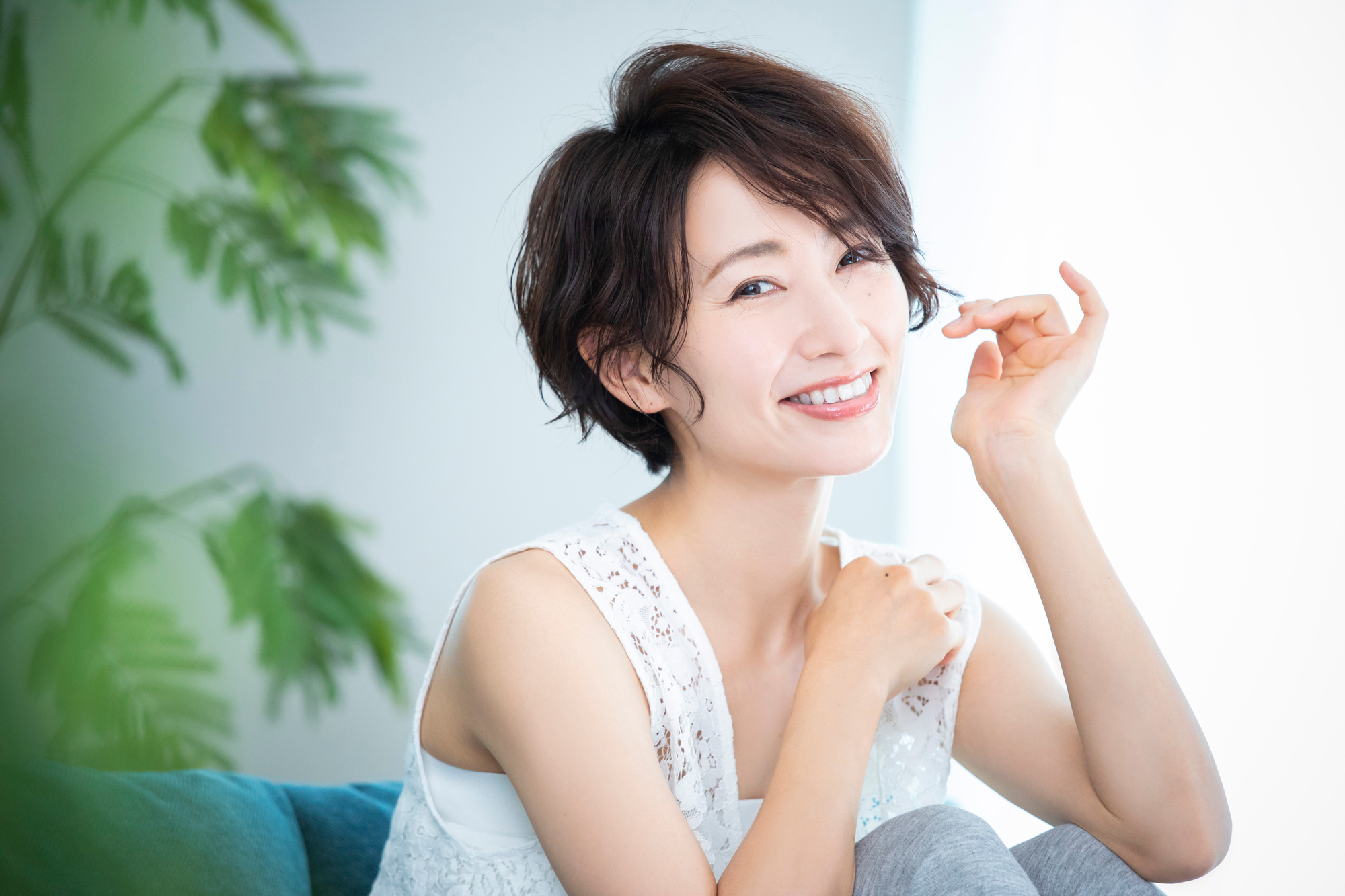 「分け目が目立つ」女性のヘアスタイル＆根元ケア対策とは