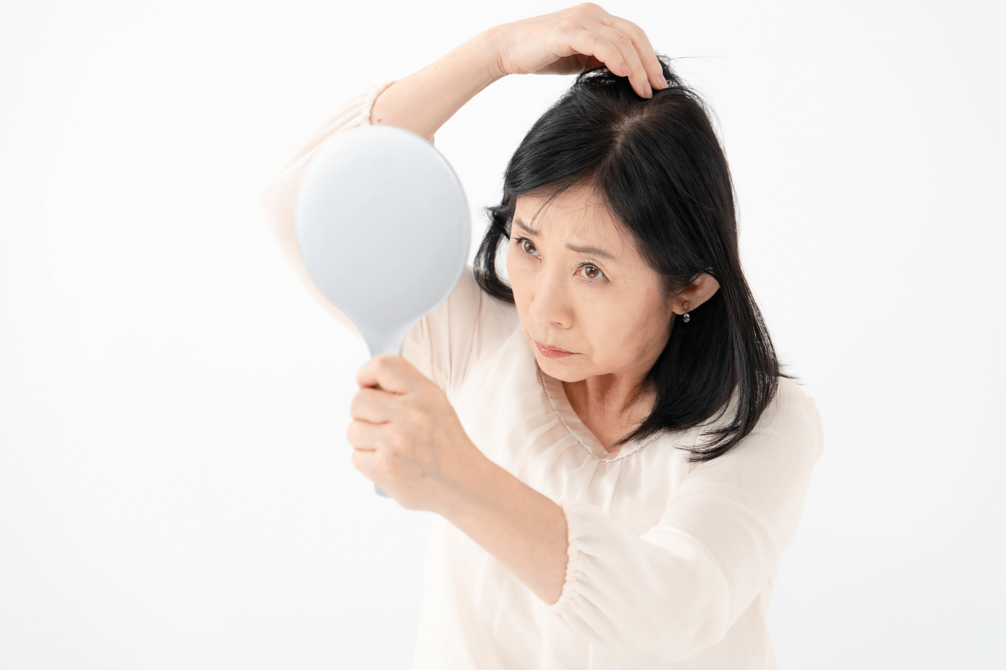 40代、50代の女性は頭頂部のボリュームダウンに悩みがち