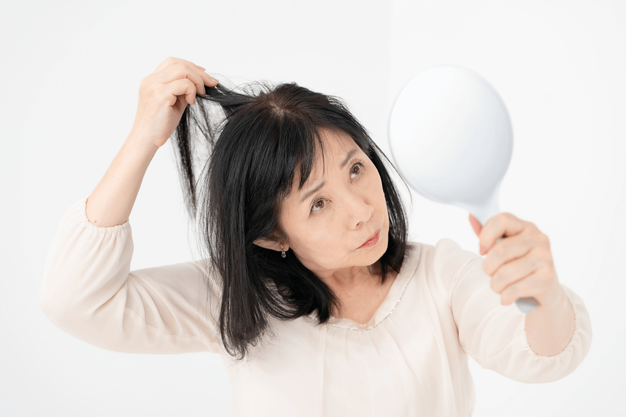 てっぺんの薄さが気になる女性が知っておきたい、髪型とヘアケア