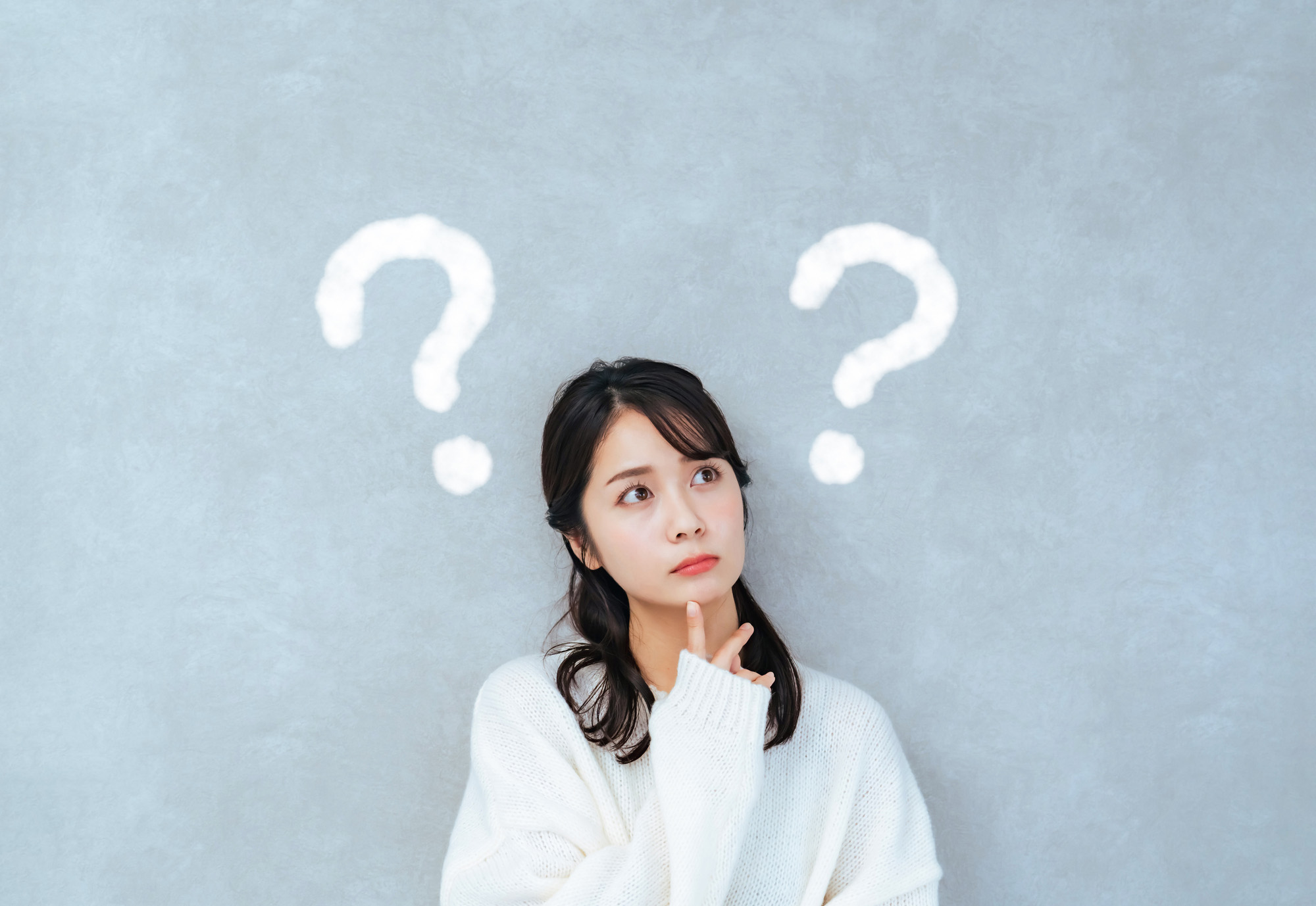 市販薬はどれがいいか悩む女性のイメージ画像