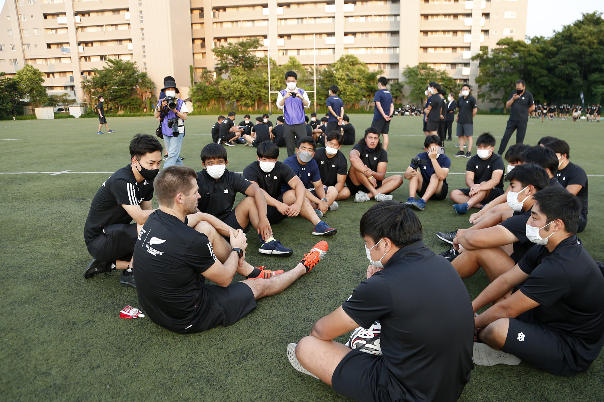 慶應義塾高等学校蹴球部ハイパフォーマンス向けラグビークリニック リポビタンアンバサダーリッチー・マコウ氏指導風景