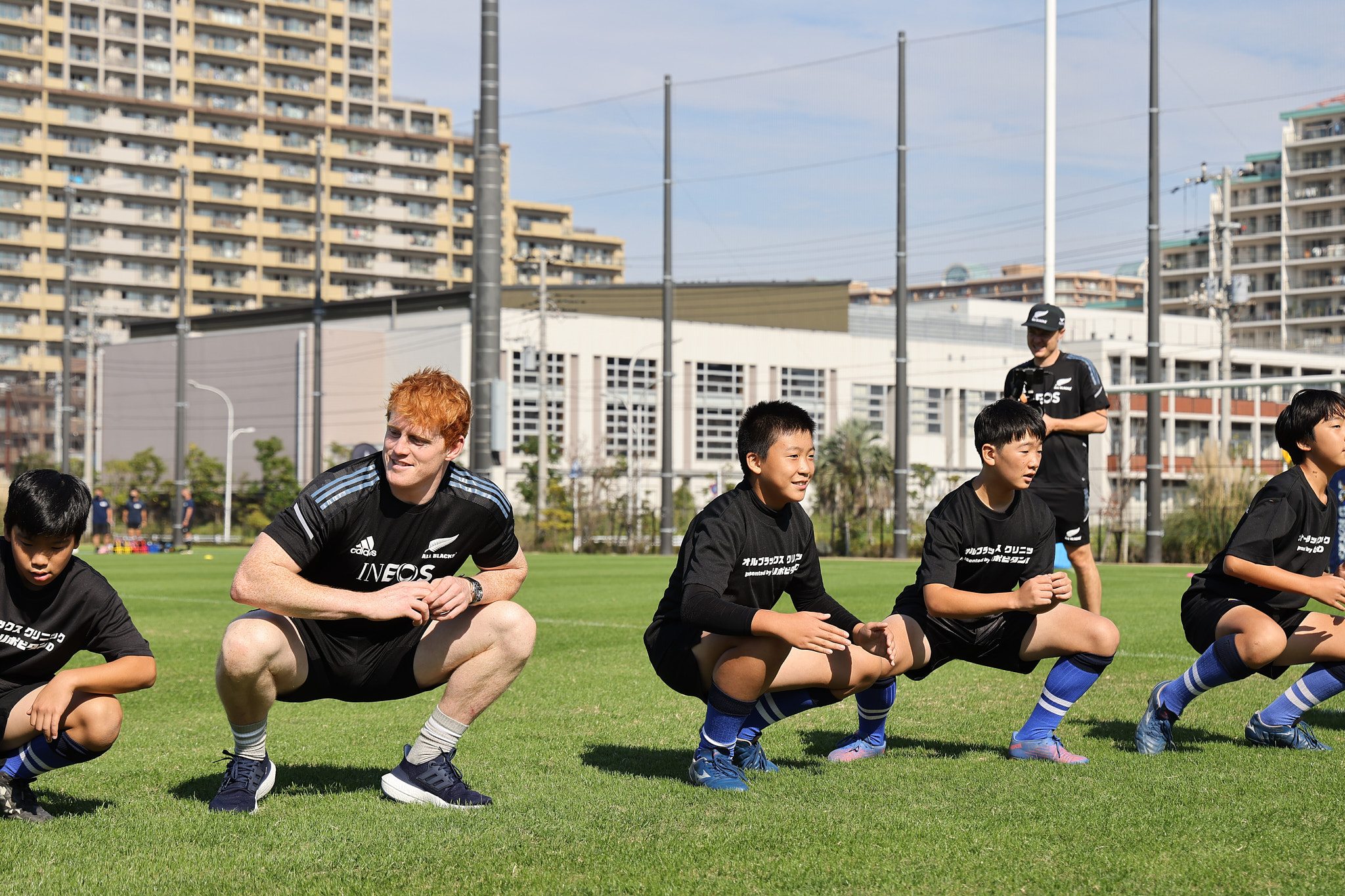 現役オールブラックス選手による小学生向けラグビークリニック 現役オールブラックス選手と練習風景