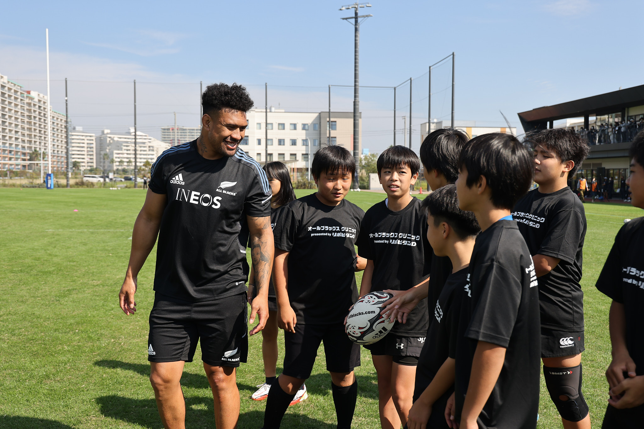 現役オールブラックス選手による小学生向けラグビークリニック 現役オールブラックス選手と練習風景