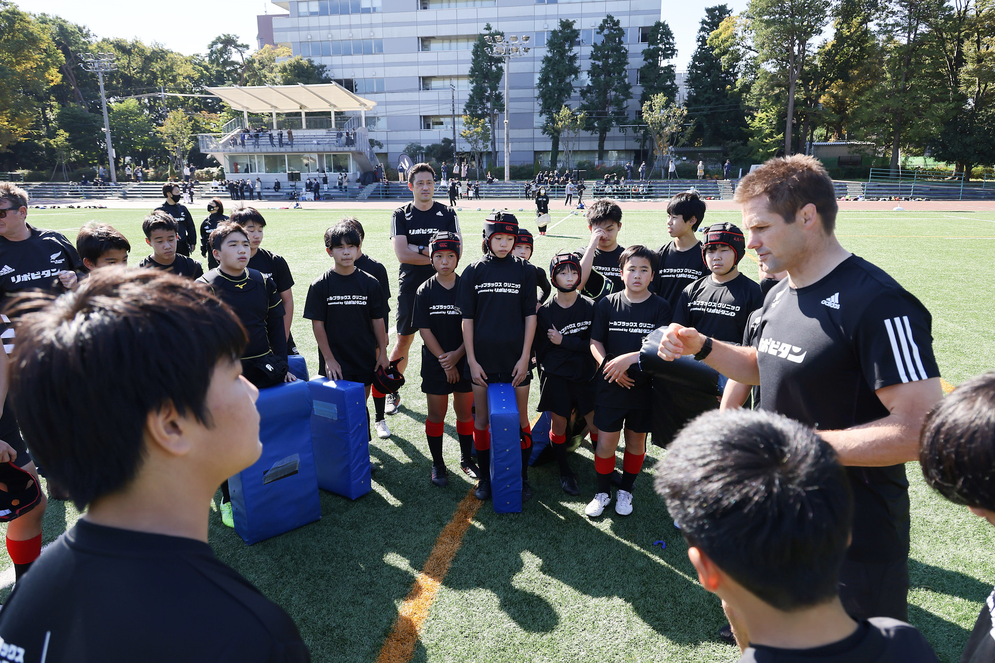 成蹊学園ラグビー部 リポビタンアンバサダーリッチー・マコウ氏指導風景