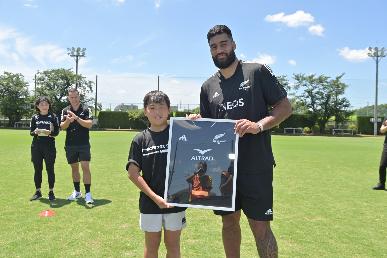 世田谷ラグビースクールクリニック 現役オールブラックスXV選手記念品オールブラックスジャージ贈呈