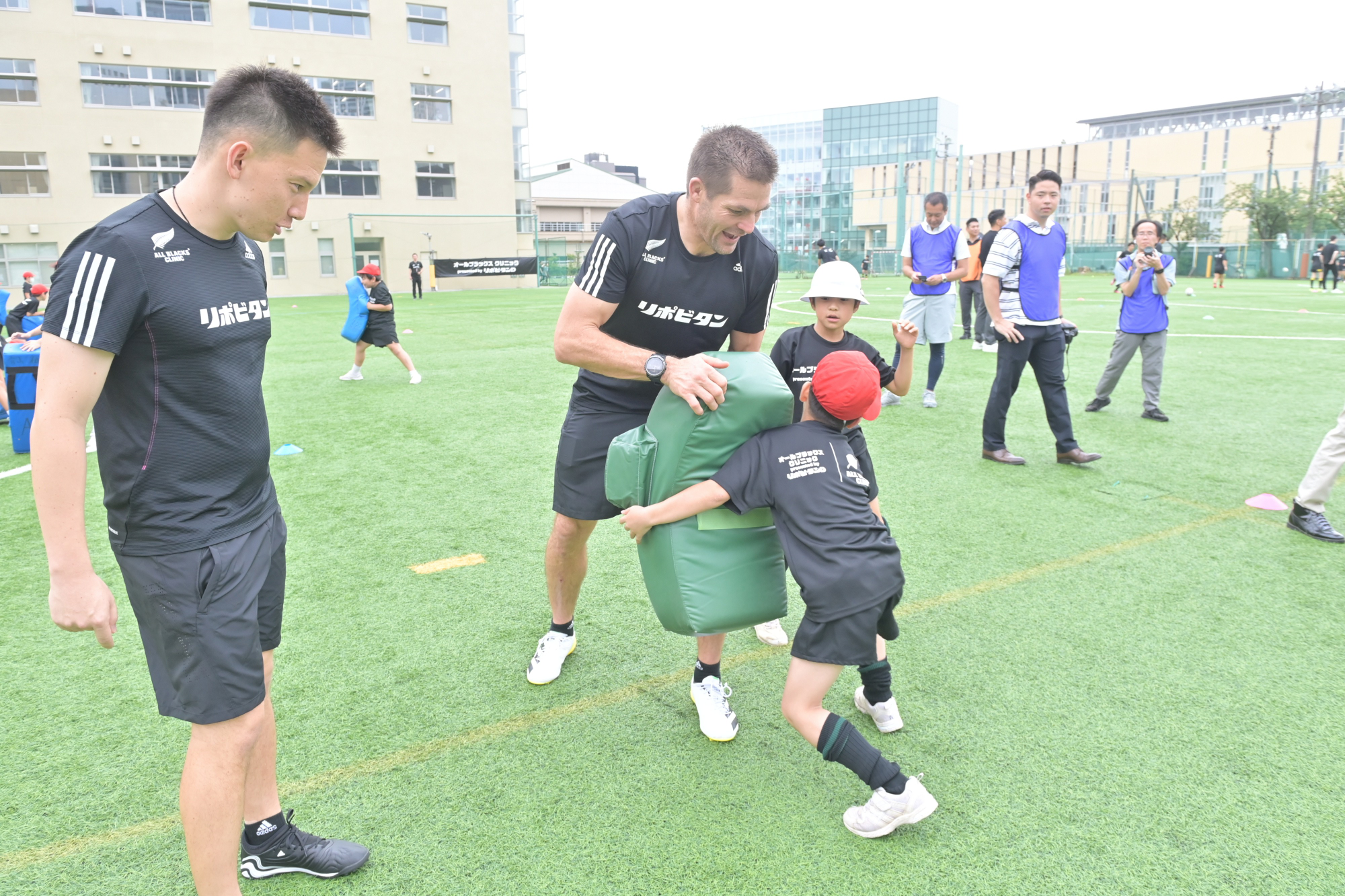 青山学院ラグビークリニック リポビタンアンバサダーリッチー・マコウ氏指導風景
