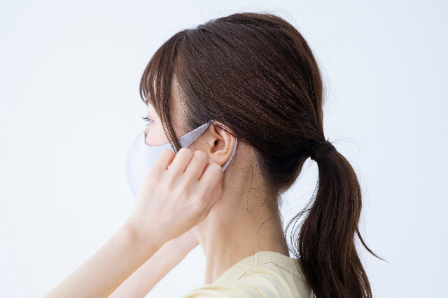 原因③ 耳かけによる「首のコリ」が、緊張型頭痛の原因に！