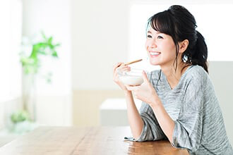 ダイエット中こそ食べたい!?おやつの新常識 「ヘルシースナッキング」って？