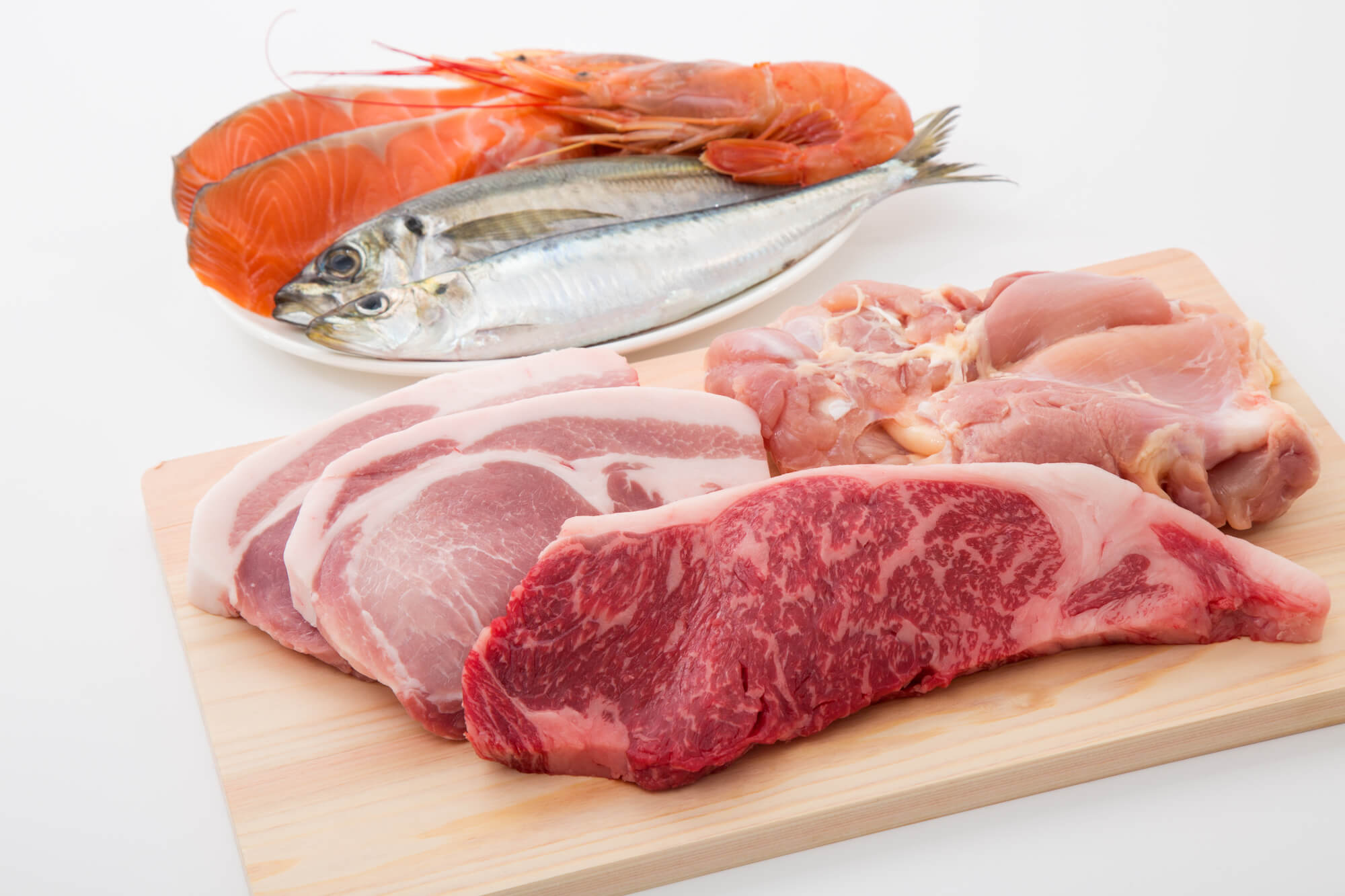 肉・魚でボリューム満点！夕食におすすめのヘルシーおかずレシピ