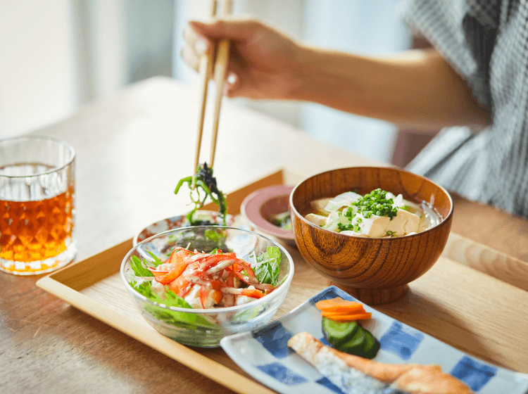 乾燥肌にはスキンケアはもちろん、食べ物などのインナーケアも大切