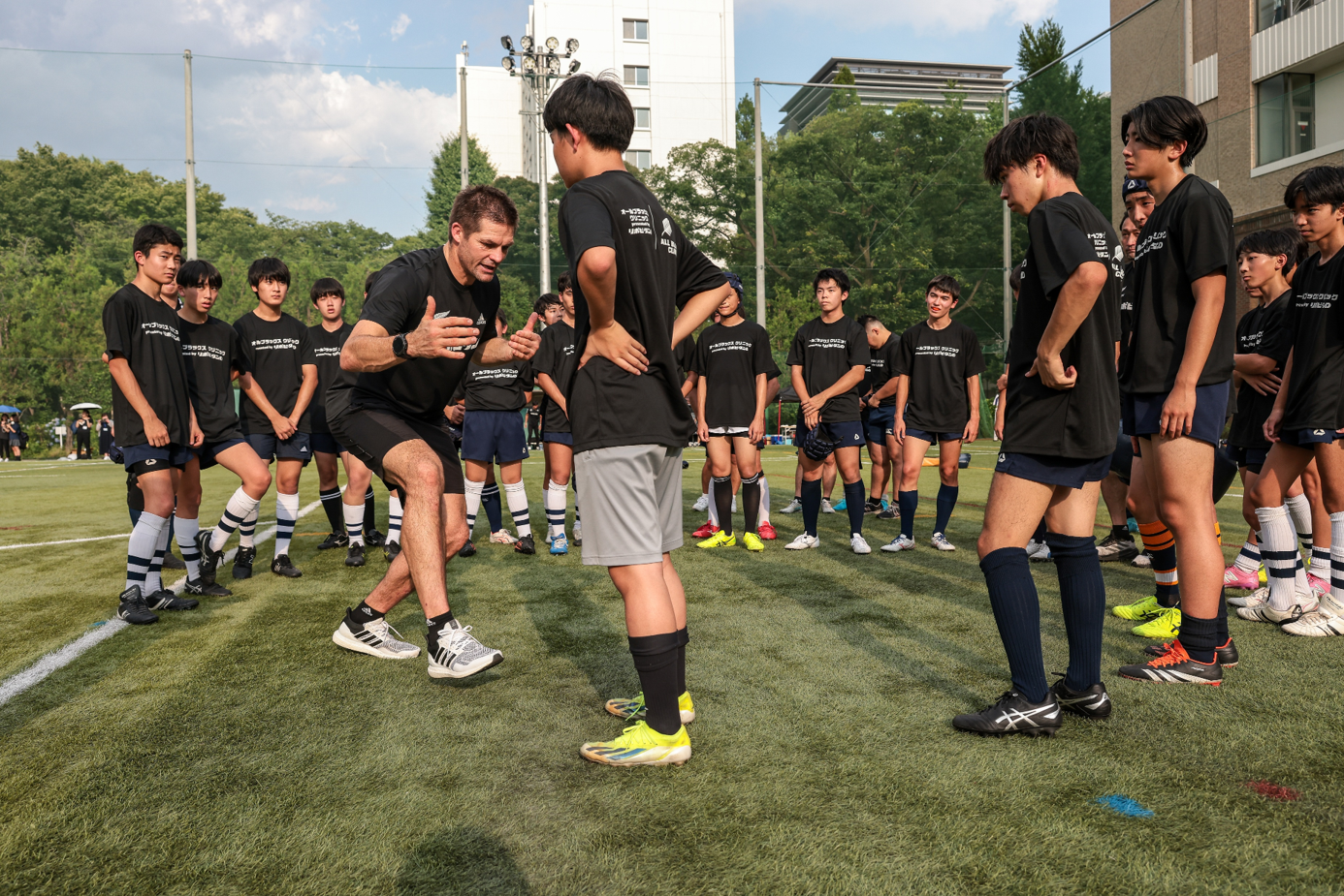 学習院ラグビークリニック リポビタンアンバサダーリッチー・マコウ氏指導風景