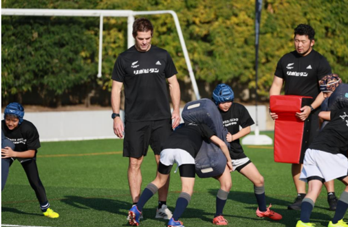 同志社ジュニアラグビークリニック リポビタンアンバサダーリッチー・マコウ氏指導風景