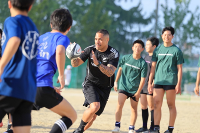 愛知県立千種高等学校　ハイパフォーマンスクリニック リポビタンアンバサダーアーロン・スミス氏指導風景