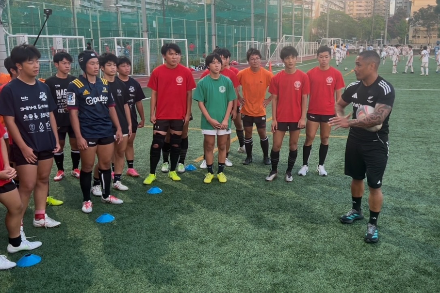 名古屋高等学校  ハイパフォーマンスクリニック リポビタンアンバサダーアーロン・スミス氏指導風景