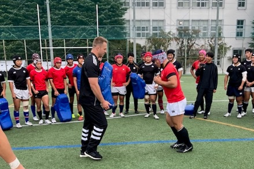 慶應義塾高等学校  ハイパフォーマンスクリニック リポビタンアンバサダーサム・ケイン氏指導風景