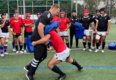 慶應義塾高等学校  ハイパフォーマンスクリニック リポビタンアンバサダーサム・ケイン氏指導風景