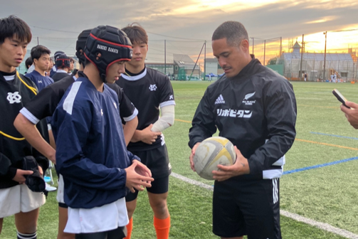 慶應義塾高等学校   ハイパフォーマンスクリニック リポビタンアンバサダーアーロン・スミス氏指導風景