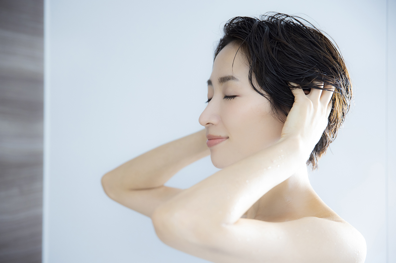 年齢を重ねることやストレスに負けない頭皮環境をつくることが女性の抜け毛予防に
