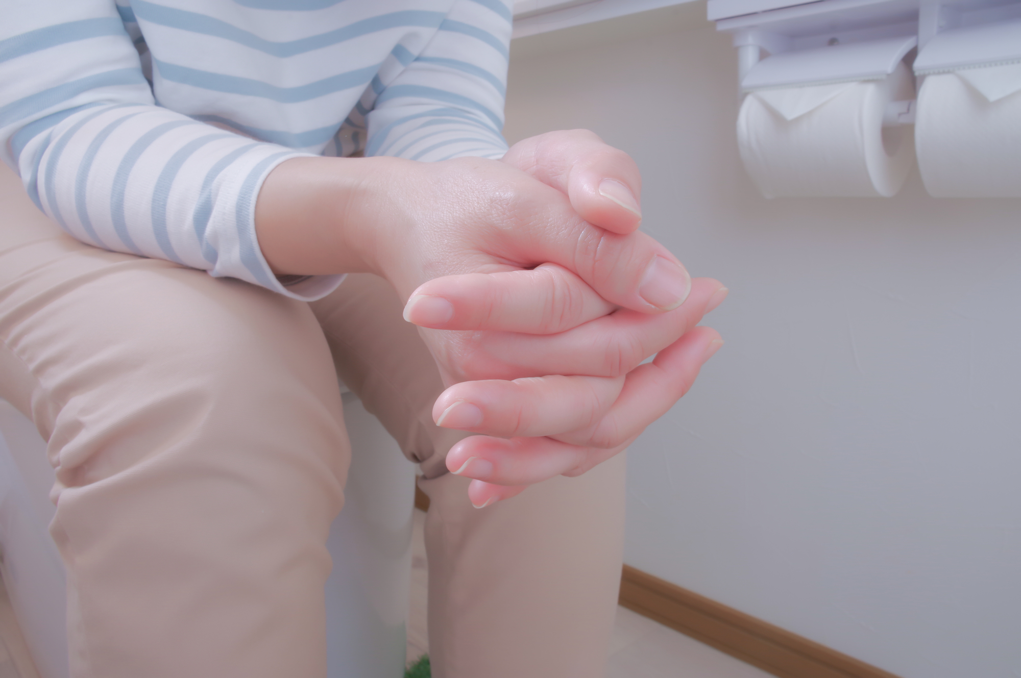いぼ痔（痔核）の原因①……便秘で強くいきむ、トイレの時間が長い