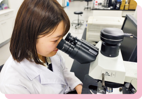 毛髪科学研究を重ねる大正製薬の研究員の画像