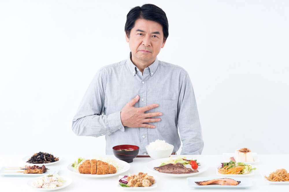 食後の胃痛はなぜ起きるの？