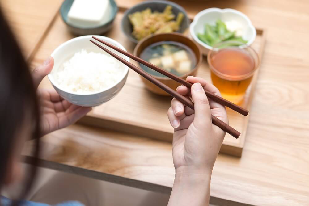 寝る3時間前までに食事を終えよう