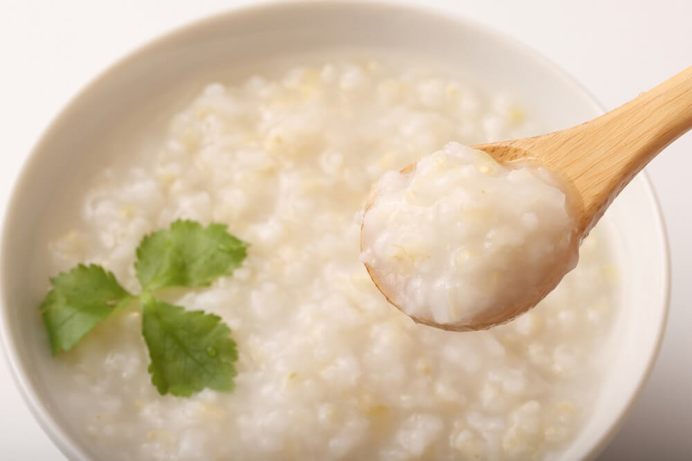胃の調子が戻るまでは消化のよいものを少しずつ。翌朝の朝食も少しは摂ろう