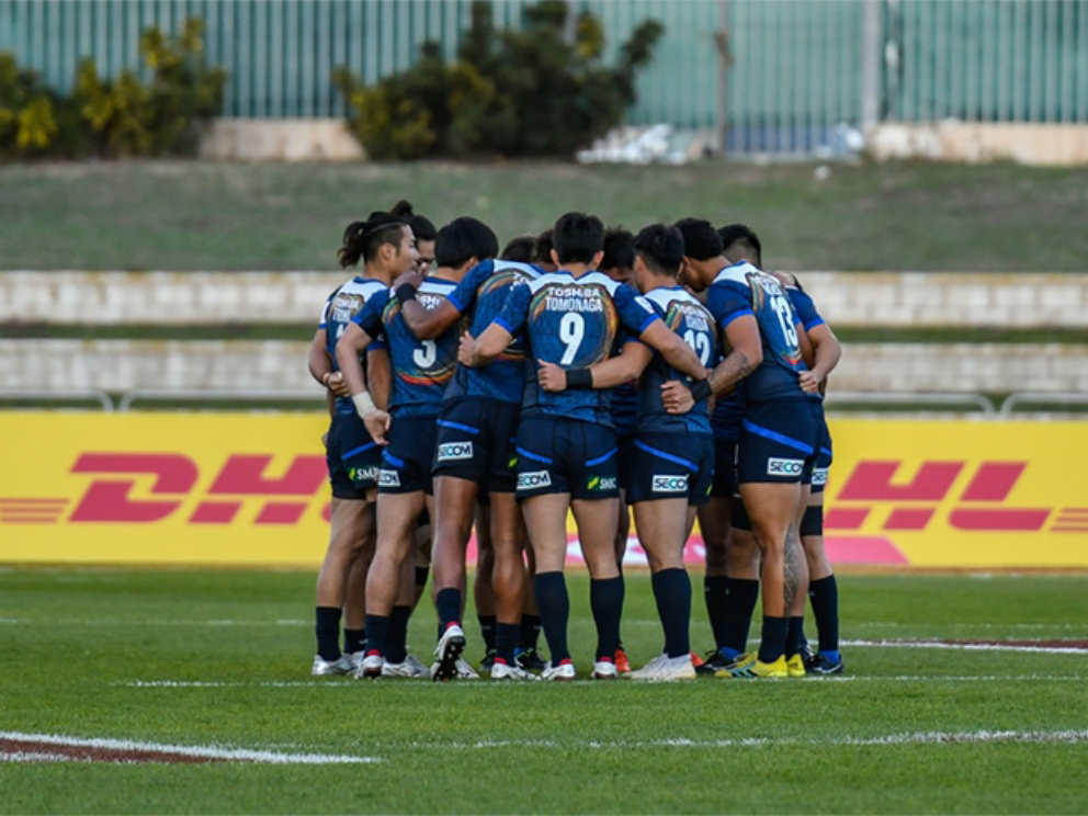 ラグビー男子セブンズ日本代表の試合前の円陣シーン。