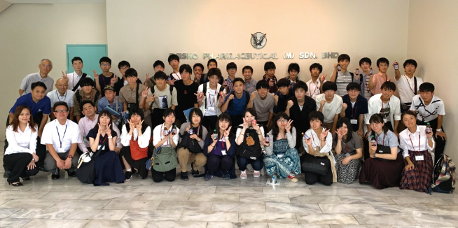 マレーシア大正製薬のバンギ工場に日本の高校生が訪問！
